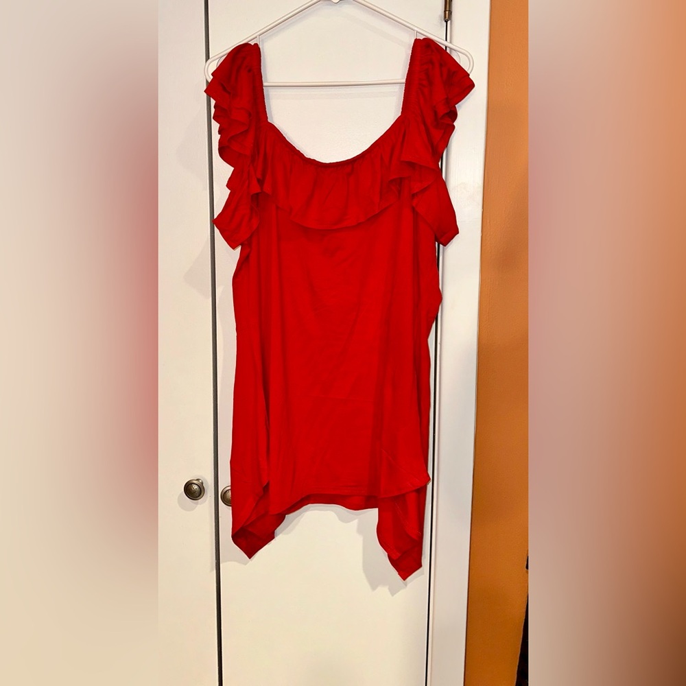 NWT Women’s Ruffle Tankwith handkerchief hemline. Size 26/28